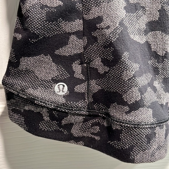 Lululemon Close to Crossing Long Sleeve Riki Heritage Camo Black Women’s Size 4 - Picture 9 of 12